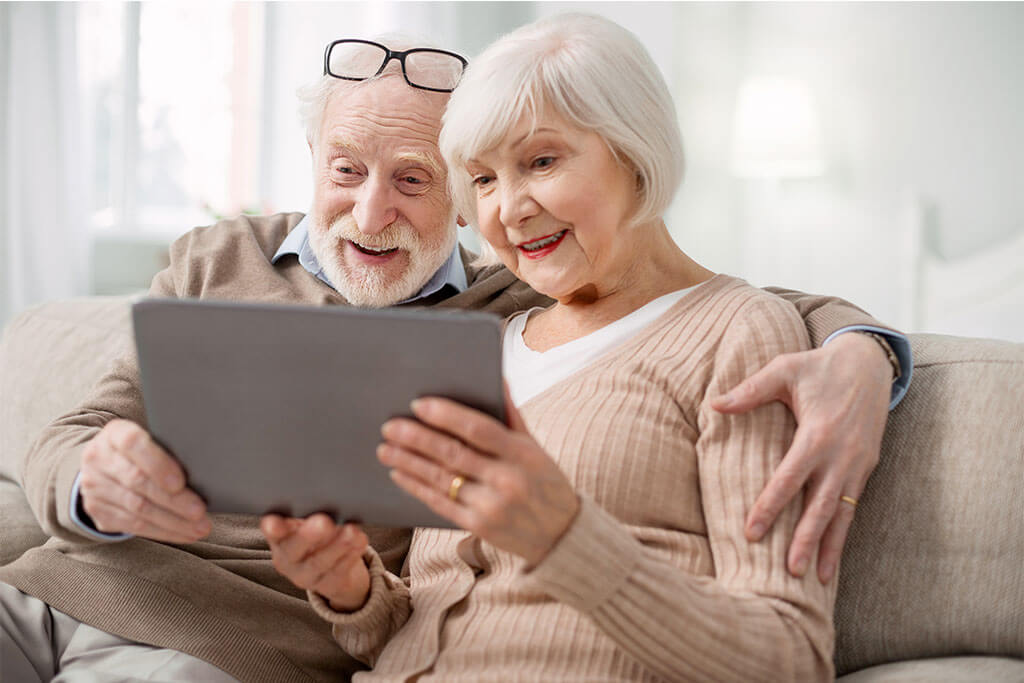 How Should Seniors Remain Socially Connected