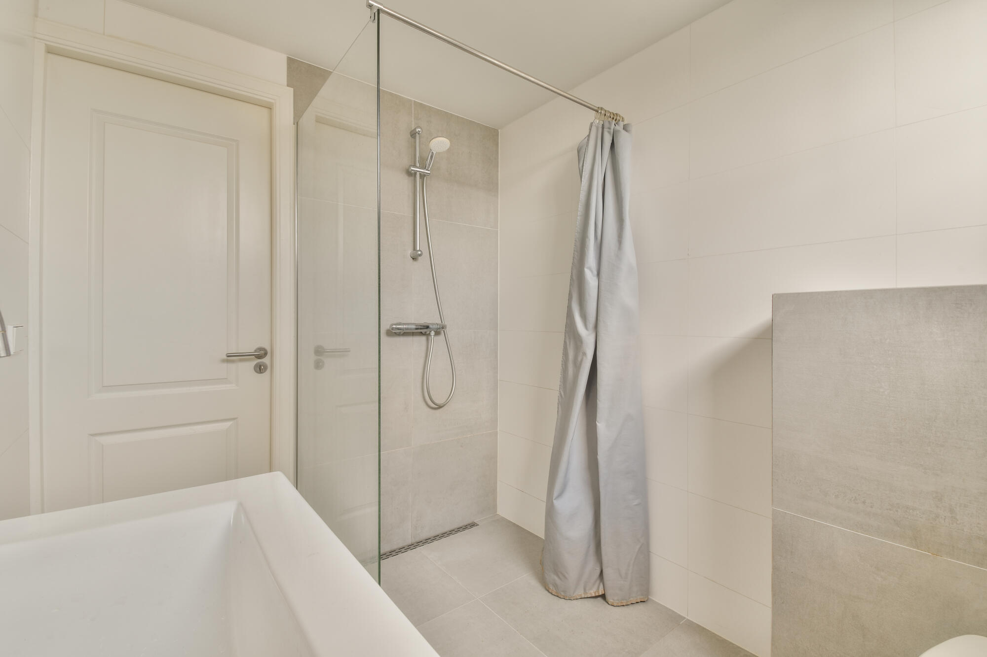 Why a Walk-In Shower Matters in a Senior Apartment or Suite